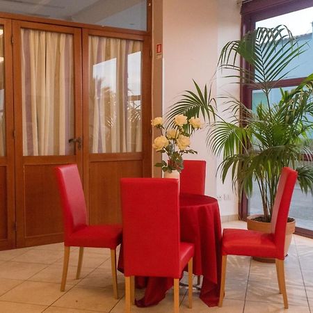 Hotel Spiaggia Villa Paola Bellaria-Igea Marina Exteriör bild