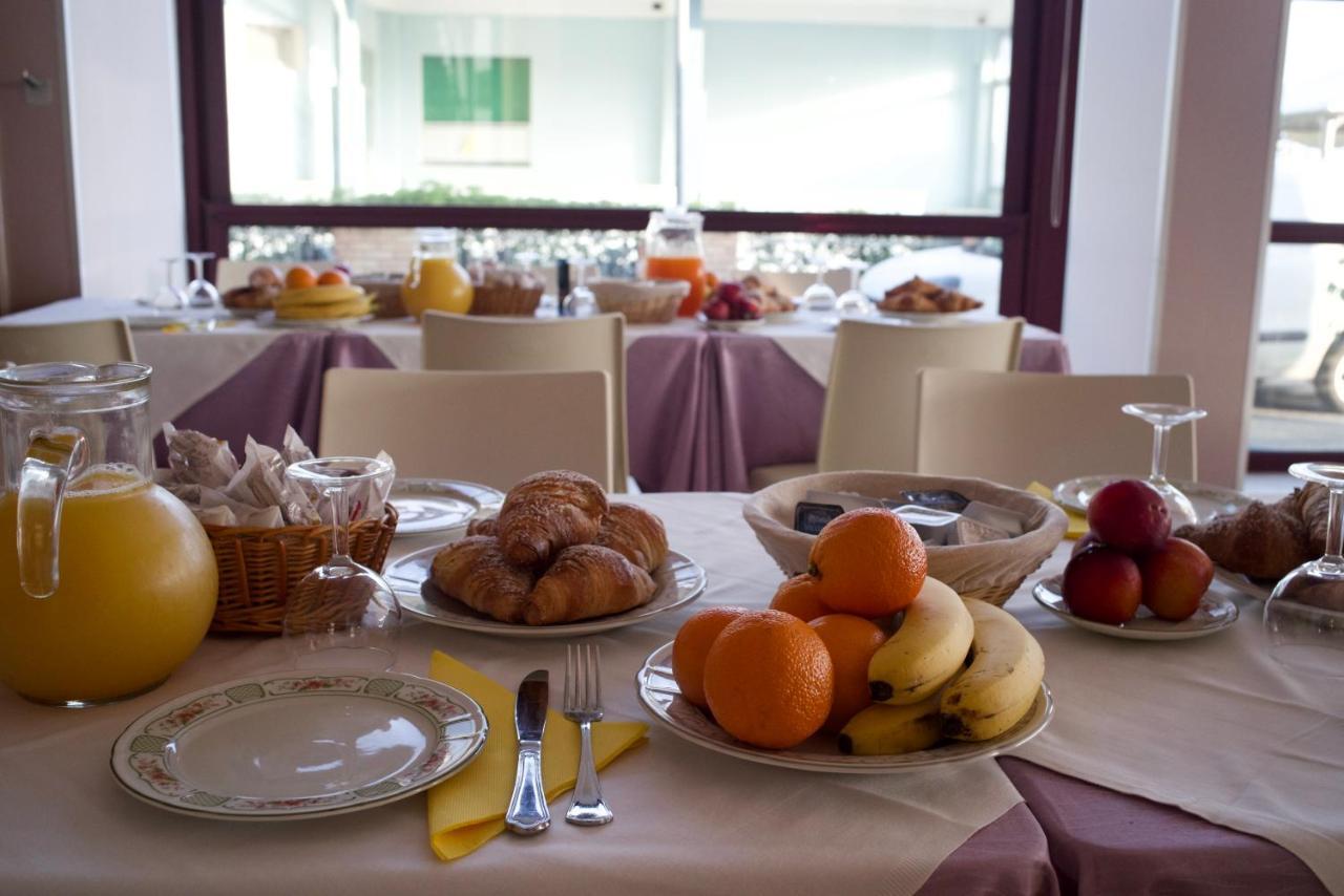 Hotel Spiaggia Villa Paola Bellaria-Igea Marina Exteriör bild