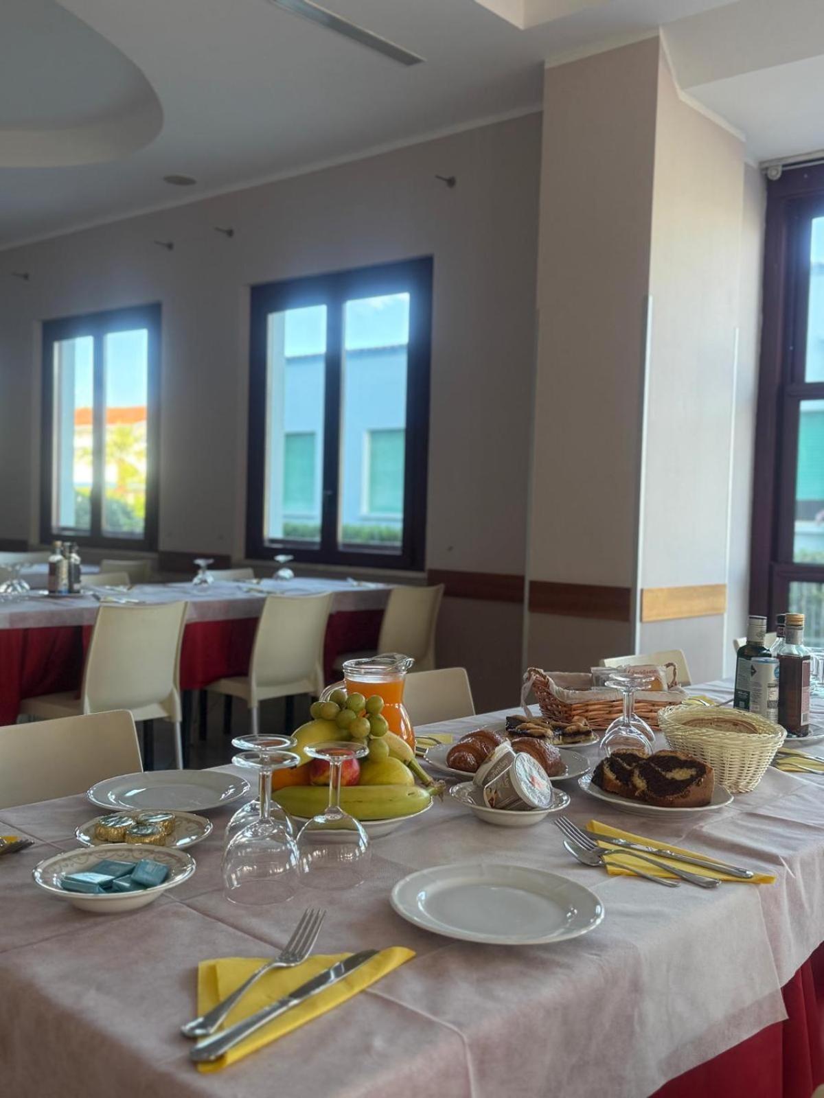 Hotel Spiaggia Villa Paola Bellaria-Igea Marina Exteriör bild